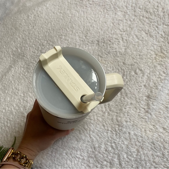 Stanley | adventure quencher travel tumbler 40 oz cup in cream - Picture 5 of 6